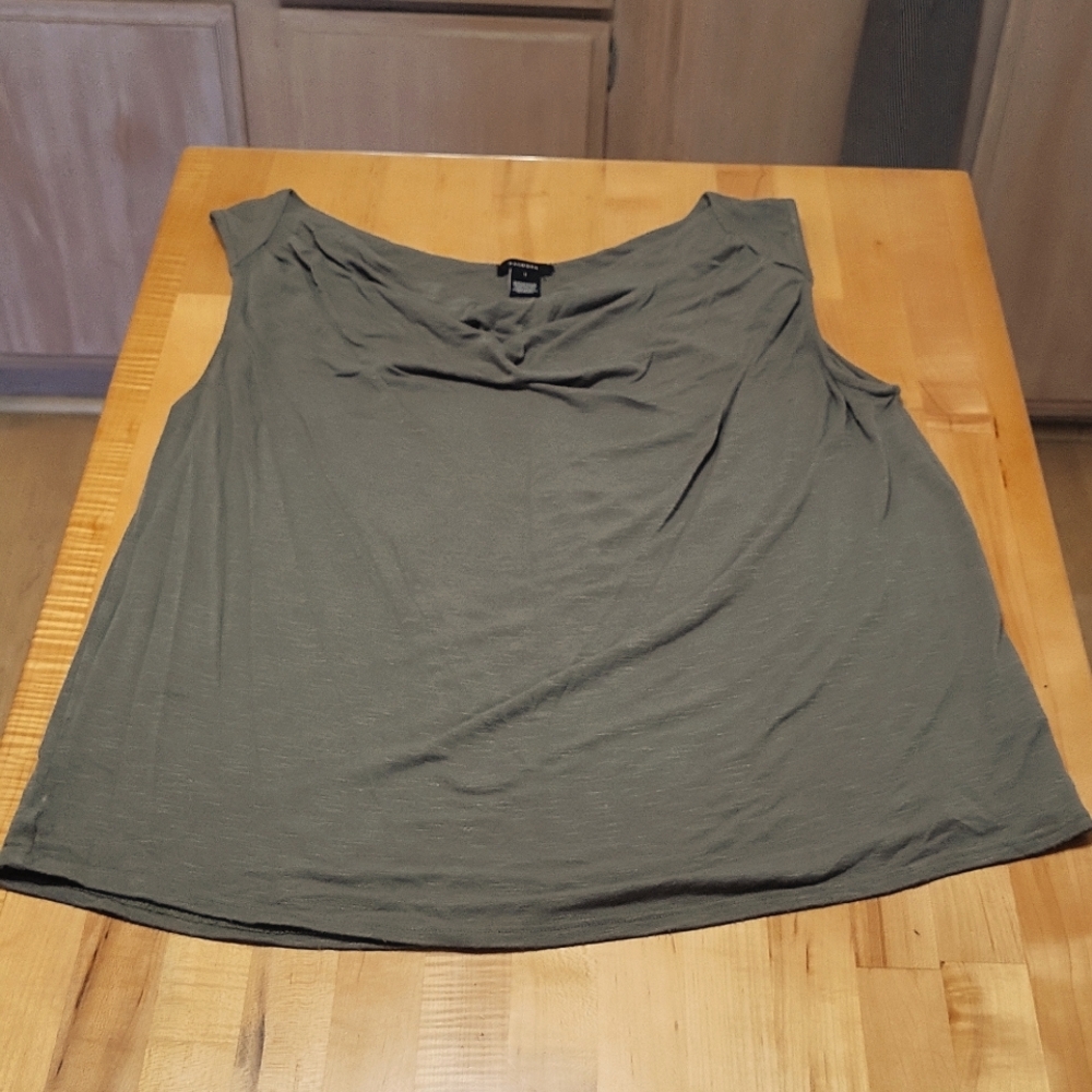 Halogen Green(ish) / Gray Sleeveless Stretchy Top